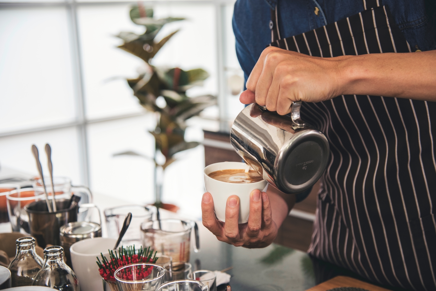 close-up-hands-coffee-barista-man-make-hot-cup-esp-barista bekasi